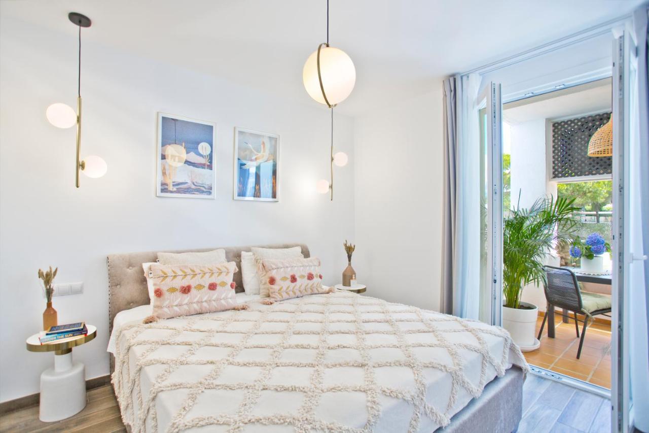 Beachfront Luxury Complex With Tropical Gardens & Pools Marbella