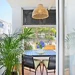 Beachfront Luxury Complex With Tropical Gardens & Pools