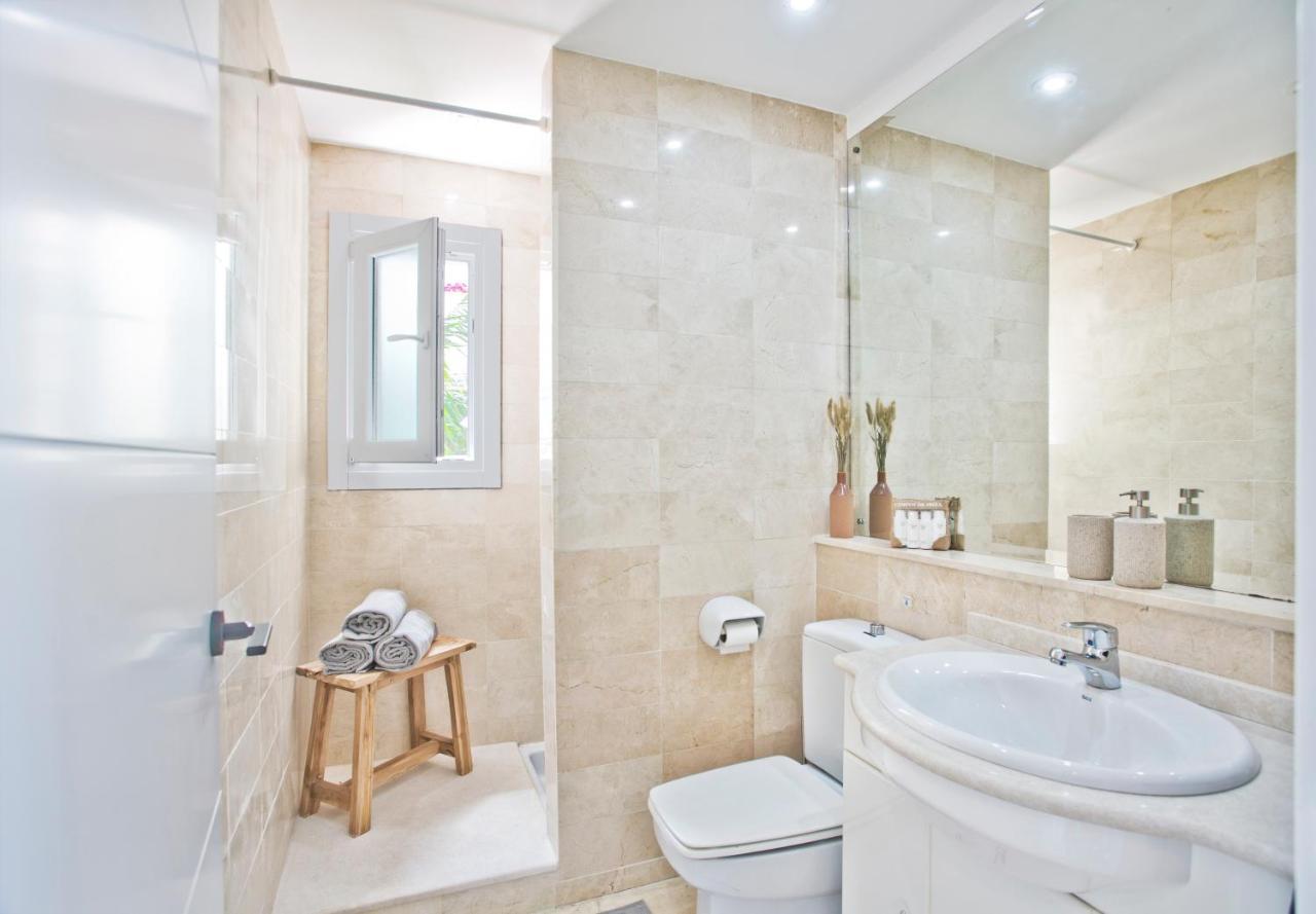 Beachfront Luxury Complex With Tropical Gardens & Pools Marbella